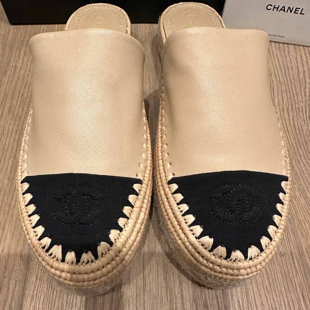 CHANEL Women's Beige and Black Espadrille Mules - Picture 3 of 15